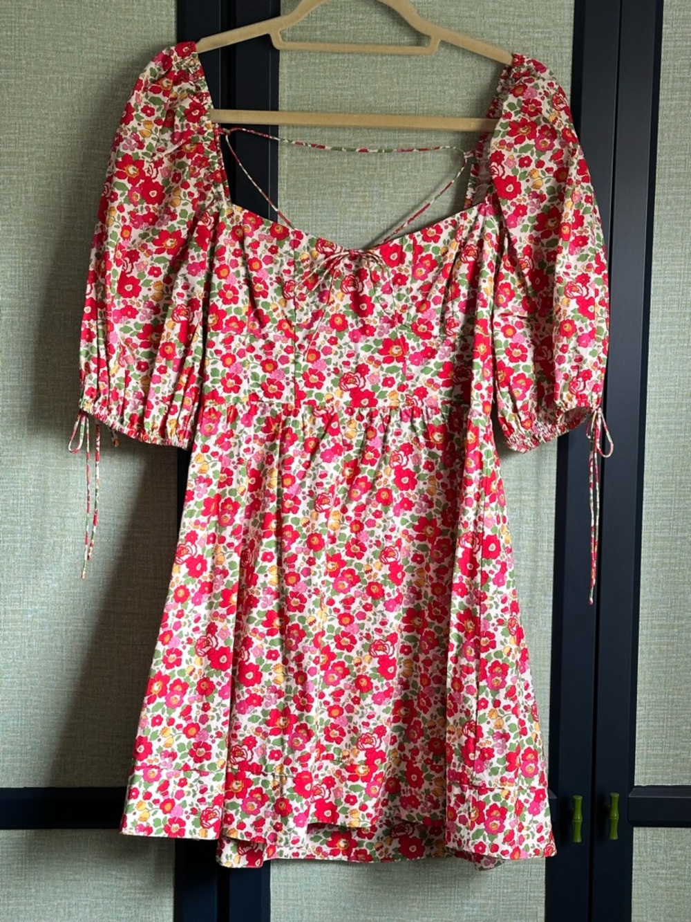 For Love & Lemons Auden Puff Sleeve Floral Mini Dress in Red, NWOT, Size M - Picture 3 of 9